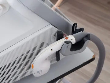 Аппарат для лазерной эпиляции Lumenis LightSheer Quattro с рукояткой на держателе